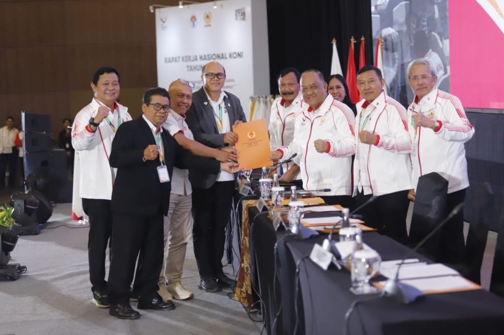 Ketum KONI Pusat Letjen TNI Purn Marciano Norman Menutup Resmi Rakernas KONI Tahun 2024